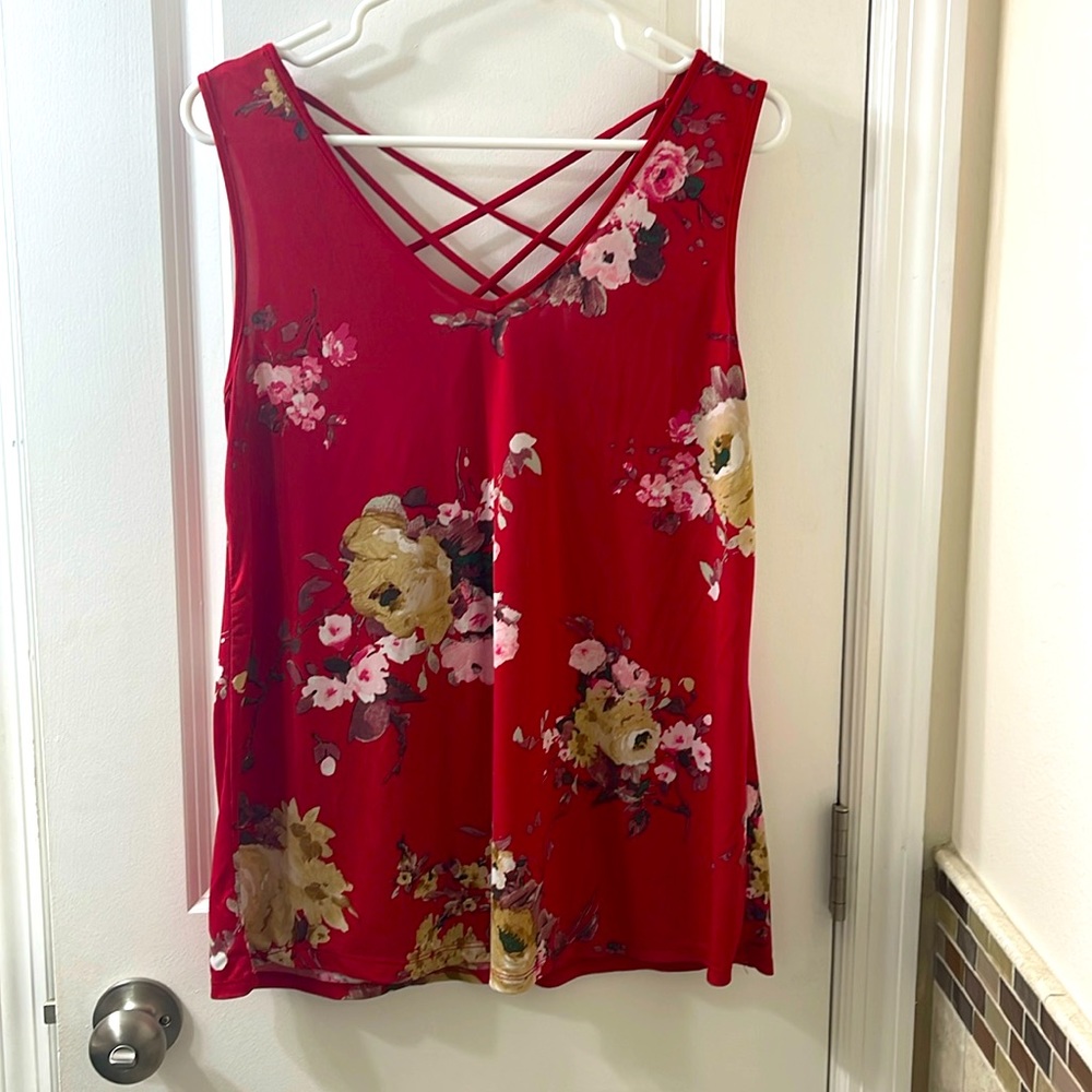 Rue Juju sleeveless top. Red w. floral design & lattice back. Size M. Cute!